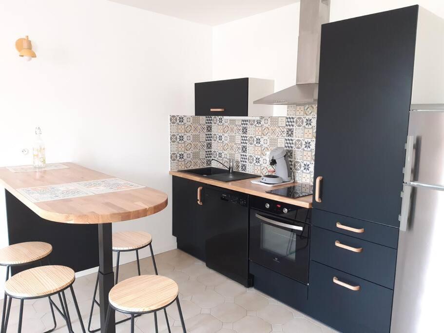 Charmante Maison De Ville Toute Equipee Châteauroux Exterior foto